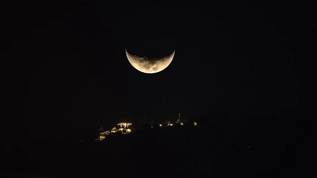 Moon Set Behind Temple 4K смотреть онлайн