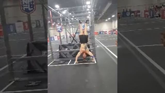 Ben Alderman 56 handstand push-ups in 90 second body weight смотреть онлайн