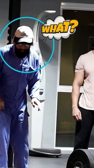 Anatoly Lifting Fake Barbells😂 смотреть онлайн