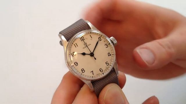 OMEGA vintage wristwatch, made for the Air Ministry, circa 1944 смотреть онлайн