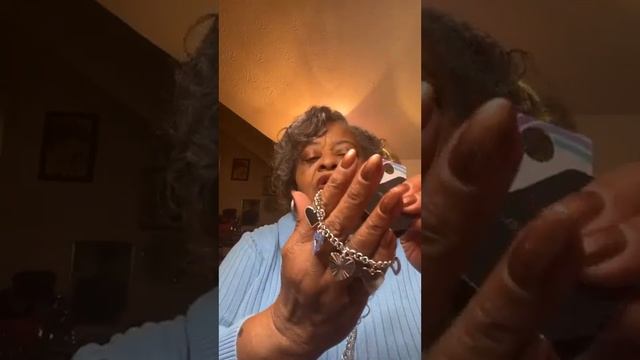 Queen🐝’s Monday LIVE 12 4 2022