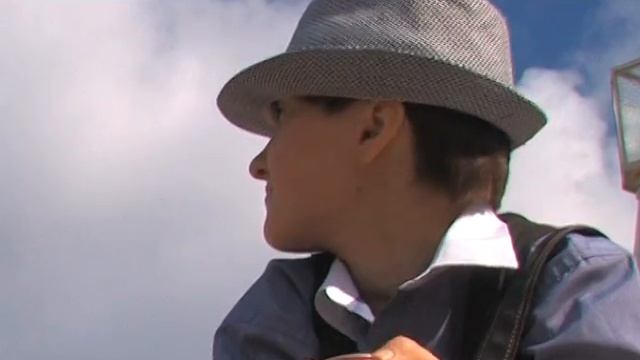 НЛО пролетает над шляпой актриссы кино. 2011 смотреть онлайн
