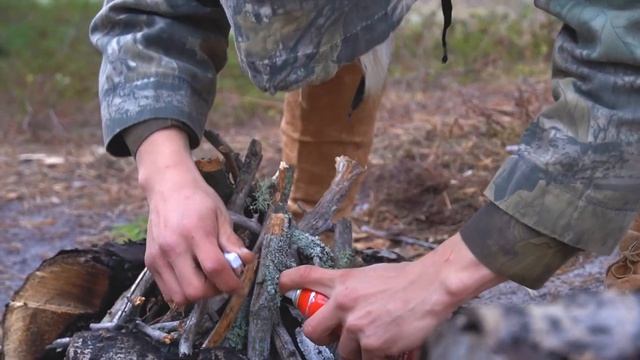 ПОССОРИЛИСЬ С ЛЕСНЫМ ЧЕЛОВЕКОМ, Как он спасается от комаров Серия 2 смотреть онлайн