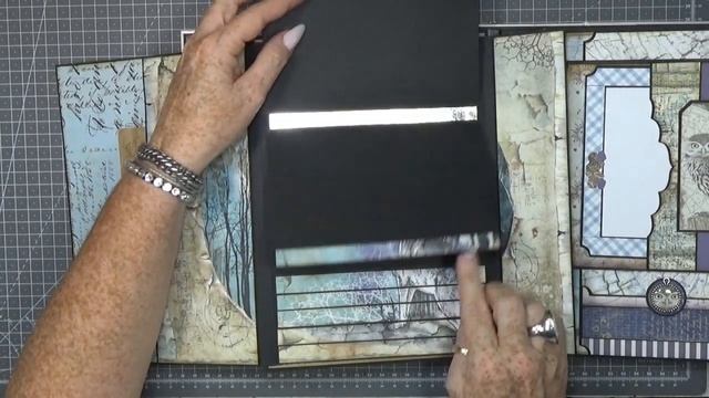 Cosmos Scrapbook Mini Album Walkthrough ( emmascrap.fr )