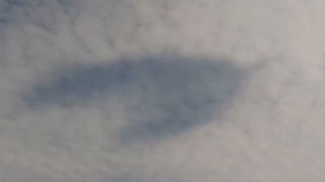 Тень гигантского НЛО заметили в облаках Джорджии нло в небе 2017 смотреть онлайн