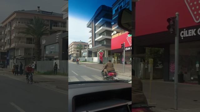 из Махмутлара до Аланьи на машине. Махмутлар - Кестель-Тосмур-Оба. время в пути около 15-20 минут. смотреть онлайн