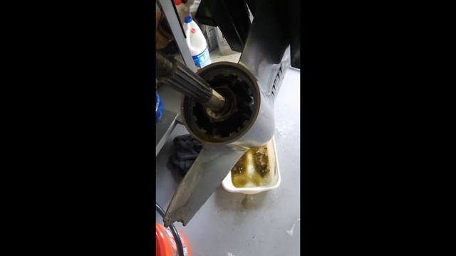 motor fuera borda - fuga en la transmisión - escape de aceite смотреть онлайн