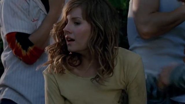 House of Wax (2005) - Carly falls into a pit of rotting animal carcasses with a human hand смотреть онлайн