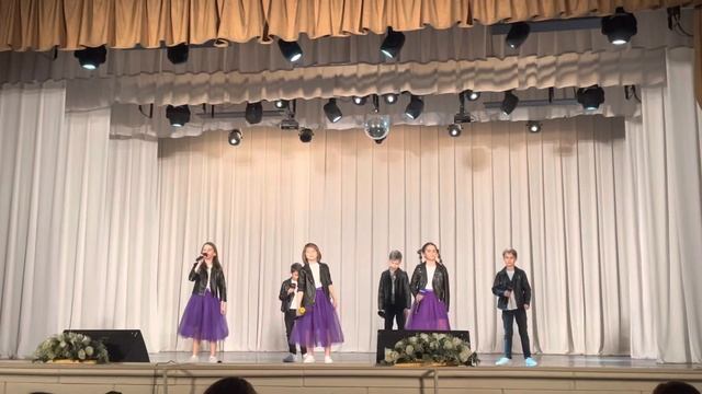 Падаем и ввысь взлетаем. Средняя группа школы вокала «Будь собой» смотреть онлайн