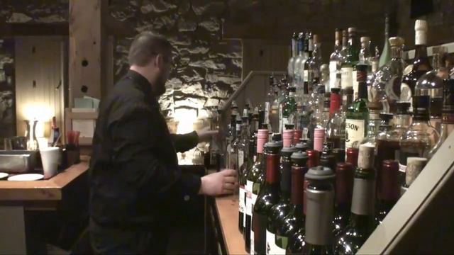 How to make a Pretzel Tini [Cork & Cap Restaurant] смотреть онлайн