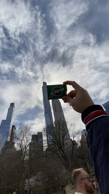 Eclipse Gum During Solar Eclipse NYC #eclipsegum #gum #candy #solareclipse #sun #moon #newyorkcity смотреть онлайн
