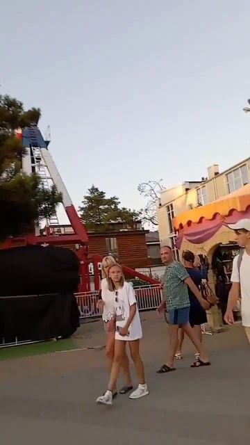 Парк аттракционов в Геленджике #ашот #ashot #парк #attraction #геленджик #gelendzhik #shorts смотреть онлайн