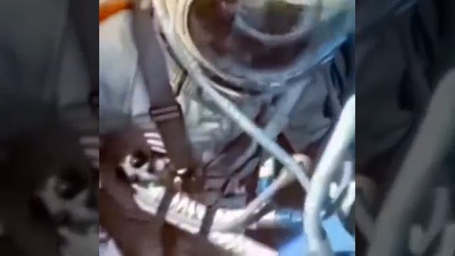 Выход космонавта в открытый космос. смотреть онлайн