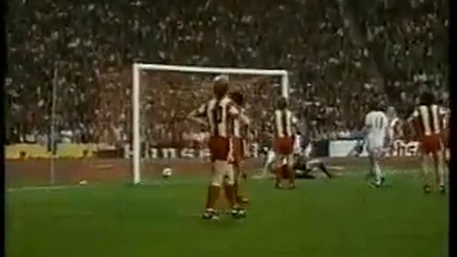 Bayern Monaco - Schalke 04 5-1 - Bundesliga 1971-72 - 34a giornata смотреть онлайн