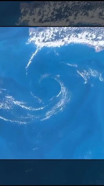 Невероятная красота. Вот так выглядят Чёрное море и Крым из космоса! смотреть онлайн