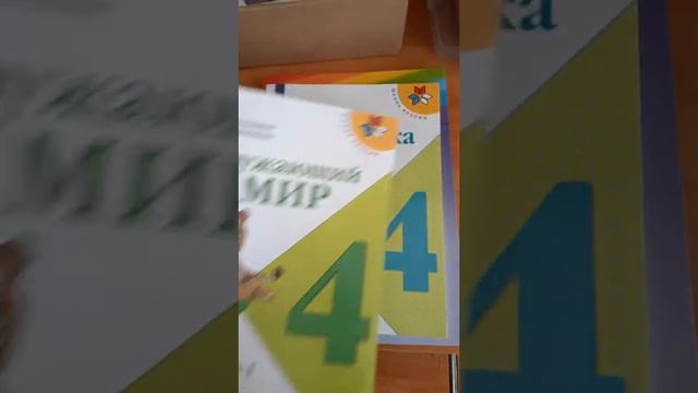 Выдали школьные учебники. Новые. смотреть онлайн