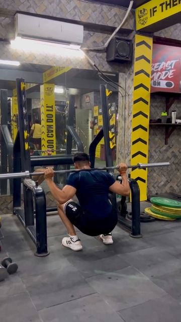Guess the weight?…..#gym #motivation #weightlifting смотреть онлайн