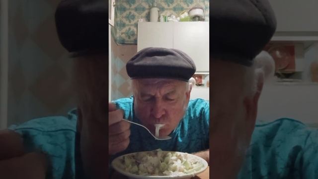 На перекус, салат с кальмарами. Приятного всем аппетита. смотреть онлайн