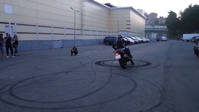 BMW G310GS за 365тр: после обкатки стантил на штатной звезде, резине, тормозах–стантрайдинг недорого смотреть онлайн