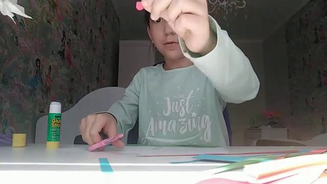 Делаю поделку из квиллинга🌸 смотреть онлайн
