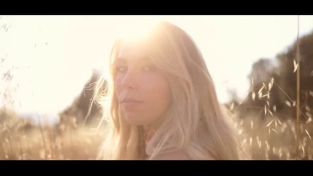 Когда встречаешь человека со своей планеты, все безумства кажутся нормой...