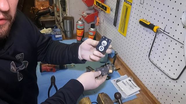 9.8hp 110 MERCURY OUTBOARD runs then DIES!!!; CARB/FUEL pump SERVICE; FULL REBUILD; смотреть онлайн