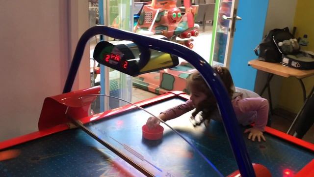 Lydia & Melina играют в игры, Часть 1. Lydia & Melina playing games. Part 1. смотреть онлайн