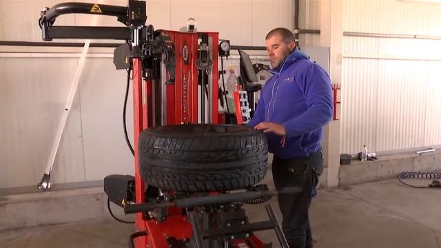 Демонстрация на демонтаж, баланс и монтаж на гума смотреть онлайн