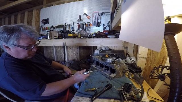 Mercury Outboard Thunderbolt 500 50 HP Part 18 - Mid Cowl Painting and Cylinder Head Cleaning смотреть онлайн