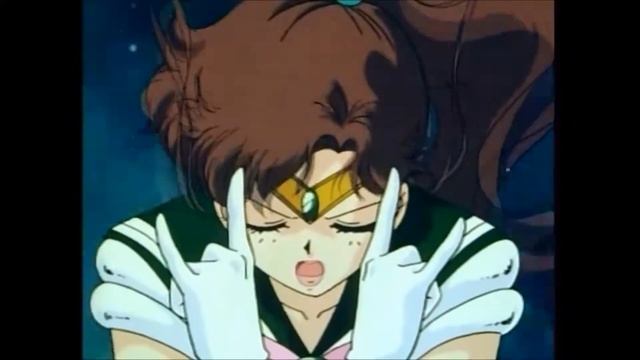 Sailor Jupiter shoots her thunder at Majin Vegeta смотреть онлайн