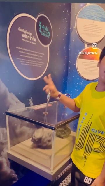 Learning which one is heavier,Rock on Earth or Mars #learning #shorts смотреть онлайн