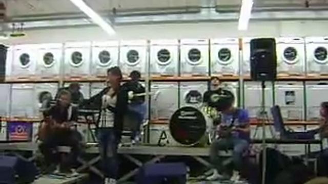 Stereo @ Saturn Tilburg смотреть онлайн