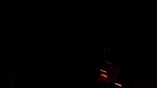 Летающие тарелки в тёмном небе