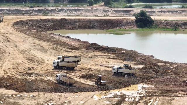 Great Amazing SHACMAN Truck & Bulldozer SHANTUI Pushing Clearing Land Backfill On Development Area смотреть онлайн