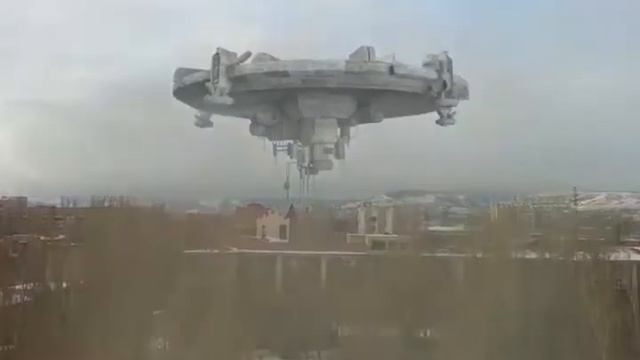 НЛО около офиса смотреть онлайн