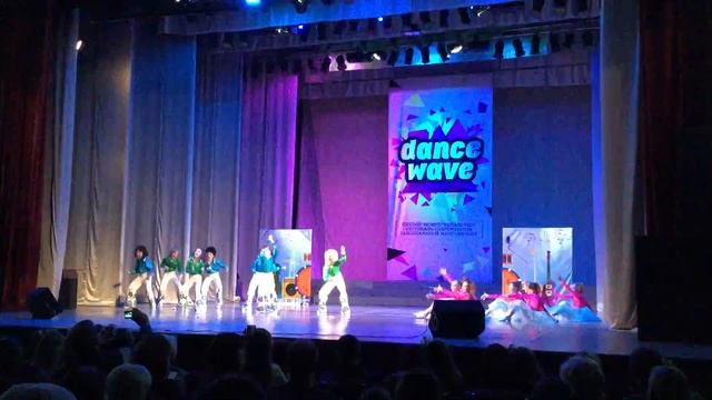 Dancewave - 2015 "Мы к вам заехали на час" Образцовая студия современной хореографии Дефиле. смотреть онлайн