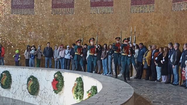 Смена Почётного Караула в Пантеоне Славы Мамаев Курган, Волгоград, 8 апреля 2023 года, 13:00 часов смотреть онлайн