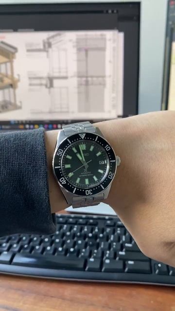 Desk diving on a Seiko SPB143 смотреть онлайн