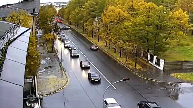 Мгновенная карма настигла водителя-нарушителя в Петрозаводске смотреть онлайн