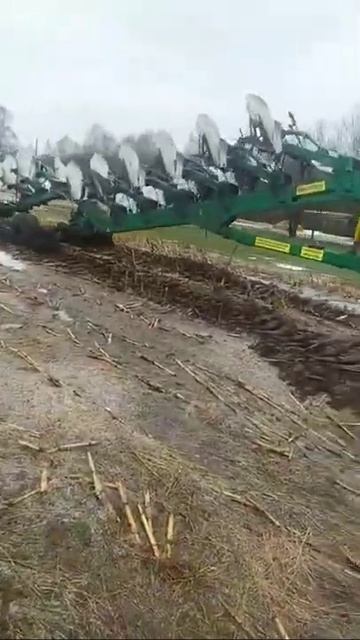 МТЗ 3522 с плугом 9 35 смотреть онлайн