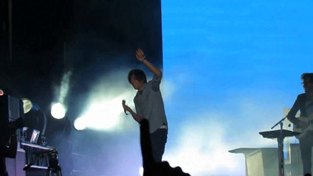 Phoenix - Thomas Mars Epic Crowd Surfing At Osheaga 2013 (HD)