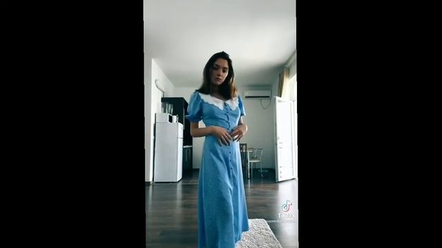 Евгения Медведева примеряет платье на свидание #евгениямедведева смотреть онлайн