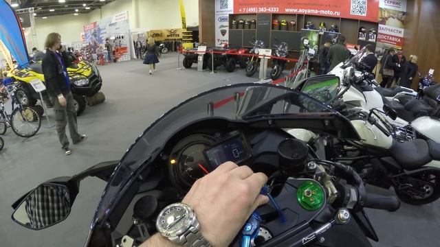 Главный экспонат? Kawasaki H2 / H2R (UltraHD 4K): first look, walk around, turning on - Moscow смотреть онлайн