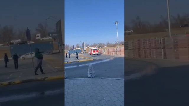 Сегодня во Владивостоке загорелся седан Леруа Мерлен смотреть онлайн
