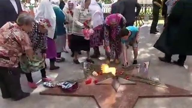 Возложение цветов к вечному огню 22 июня 2017 в Камском Устье смотреть онлайн