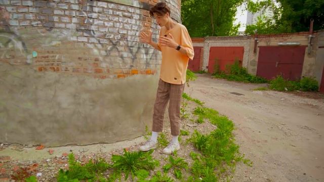 24 ЧАСА В ДВИЖУЩЕМСЯ ГРУЗОВИКЕ ЧЕЛЛЕНДЖ ! смотреть онлайн