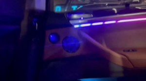 BMW X5 подсветка. Многоцветная динамическая подсветка багажника, сеток динамиков, ручек, дверей и тд