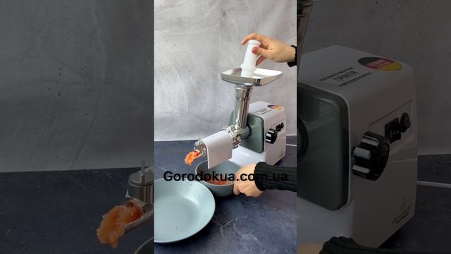 Мясорубка 7в1 с шинковками и соковижималкой 2500 Вт. Crownberg. электромясорубка с насадками. смотреть онлайн