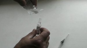 Как набрать шприц с лекарством в походных условиях, если у вас грязные руки.