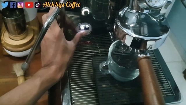 Membuat Kopi Latte Pakai Lelit Bianca V3 Fitur Pre Infusion Dan Pressure Profiling смотреть онлайн
